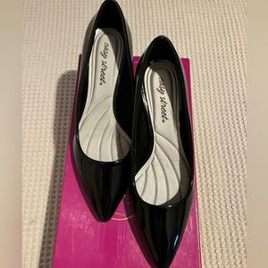 Easy Street Pointe Black Patent Pumps Heels